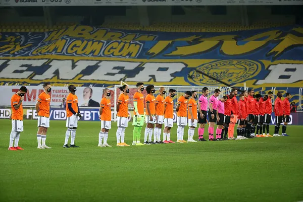 Fenerbahçe-Beşiktaş derbisinde Maradona unutulmadı