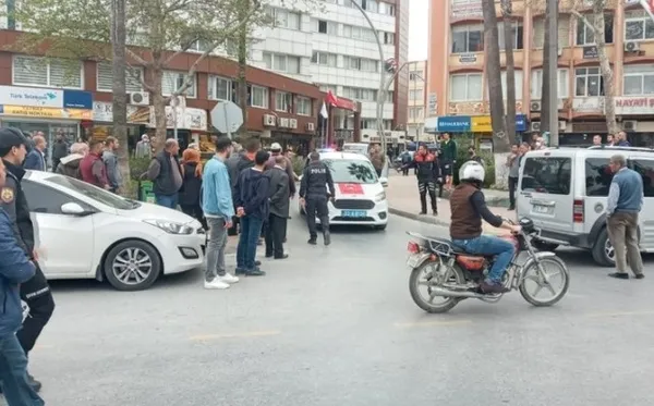 mersinde-aksiyon-filmlerini-aratmayan-olay-kelepceli-sahis-polis-otosunun-camindan-atlayip-kacti-1649334758102.jpg Mersin’de aksiyon filmlerini aratmayan olay: Kelepçeli şahıs polis otosunun camından atlayıp kaçtı! - 5