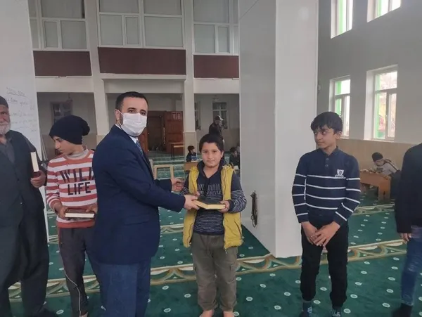 Dicle'de Kur'an-ı Kerim öğrenen öğrenciler hediyelerini aldı - 2