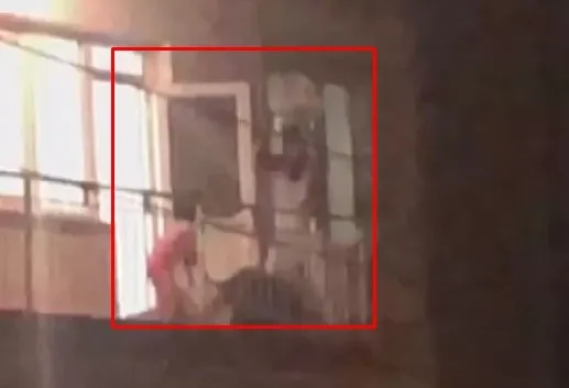 İzmir’de koca dehşeti! Eşini çocuklarının gözü önünde böyle darp etti - 1