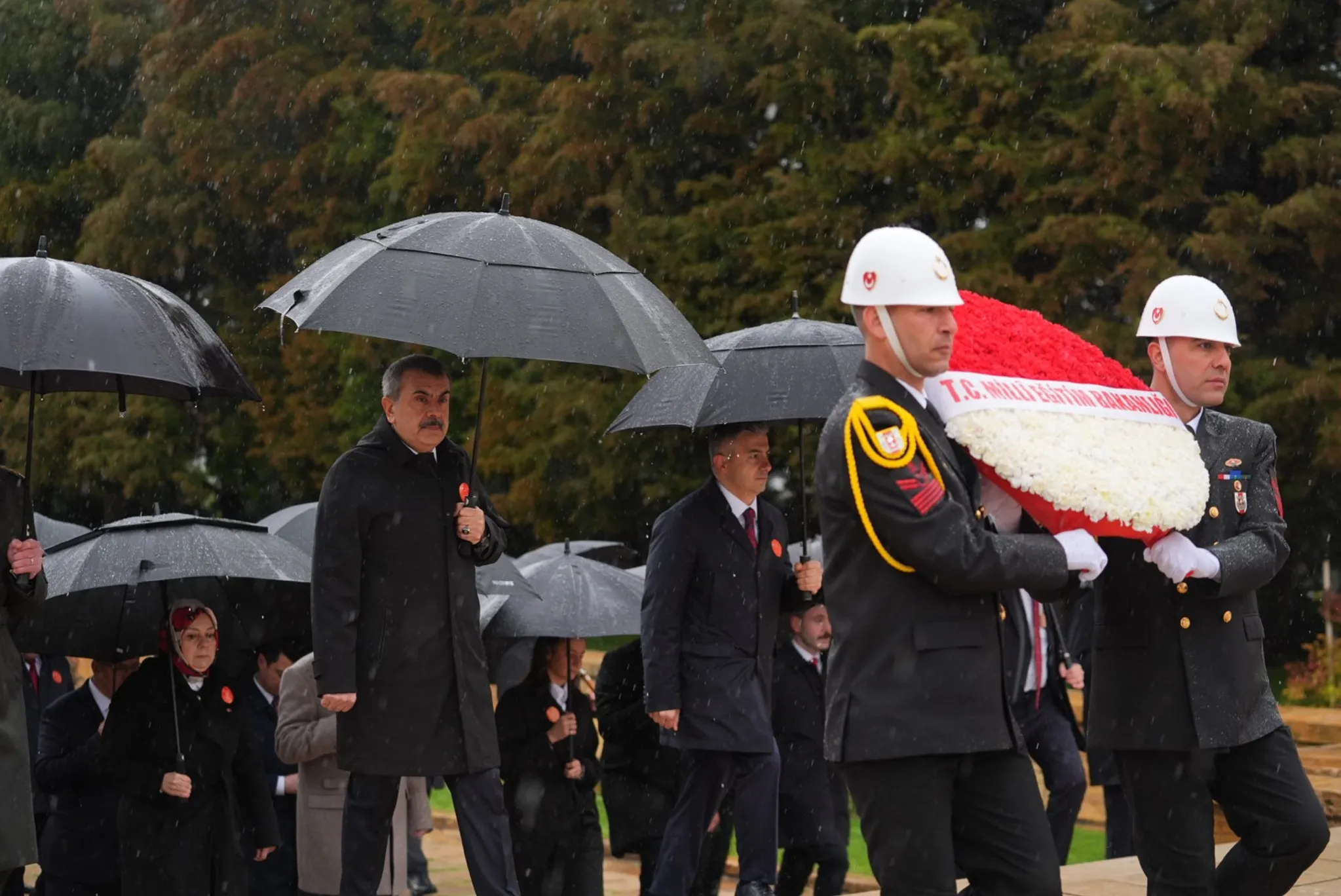 Milli Eğitim Bakanı Yusuf Tekin Anıtkabir'de: Çocuklarımızın gözündeki ışık geleceğimizin teminatı