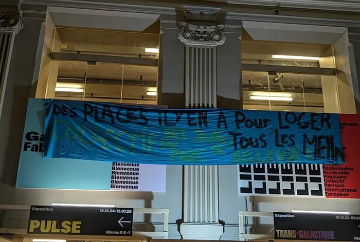 avrupa-sosyal-cokusun-esiginde-aile-ici-siddet-taciz-tecavuz-kitada-iki-katina-cikti-1735194131039.jpg Paris'te belediye binası önünde evsizlerin ekonomik sıkıntılarına ilişkin gerçekleştirdiği protesto (AFP)