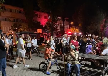 Aydın’da apartman yangını: Mahsur kalan kadın demir parmaklıklar kesilerek kurtarıldı