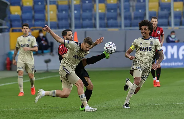 Süper Lig 9. hafta karşılaşması | Gençlerbirliği 1-5 Fenerbahçe maç sonucu - 5