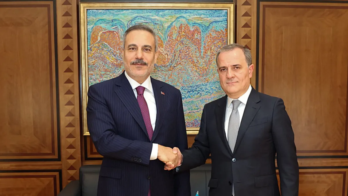 Dışişleri Bakanı Hakan Fidan Bakü'de Azerbaycan Dışişleri Bakanı Ceyhun Bayramov ile bir araya geldi