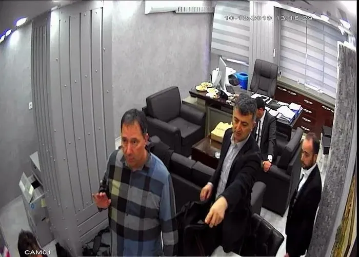 her-tasin-altindan-ekrem-imamoglunun-yol-arkadaslari-cikiyor-iste-chpdeki-para-kulesinde-isim-isim-o-liste-1711166655998.jpeg Her taşın altından Ekrem İmamoğlu'nun yol arkadaşları çıkıyor! İşte CHP'deki para kulesinde isim isim o liste - 1
