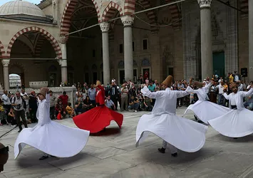 Selimiye’de semazen gösterisi mest etti