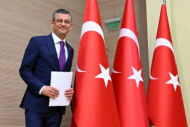 Özgür Özel CHP Genel Başkanlığı için adaylığını açıkladı! CHP’de neler olacak?