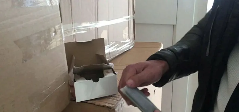 Izmir De 4 Bin 48 Kacak Telefon Aksesuari Ele Gecirildi A Haber En Son Haberler