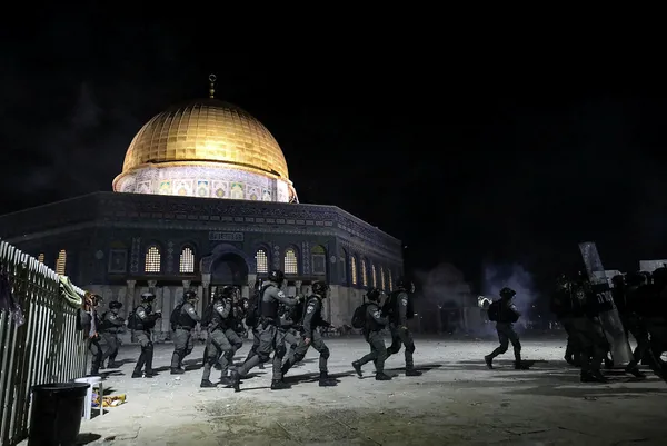 israilin-teror-saldirisinin-ardindan-o-goruntuler-israilin-amacini-bir-kez-daha-tartisma-konusu-yapti-ben-calmazsam-baska-biri-senden-calacak-1620431272448.jpg Terör saldırısının ardından o görüntüler İsrail'in amacını bir kez daha tartışma konusu yaptı! "Ben çalmazsam başka biri senden çalacak" - 2