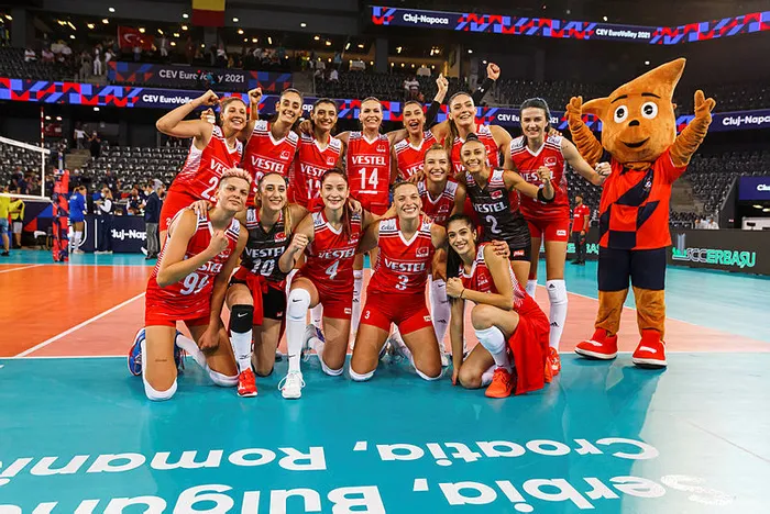 Hollanda 0-3 Türkiye Maç sonucu Filenin Sultanları grubu lider tamamladı