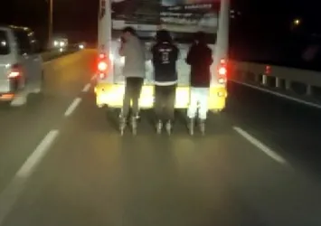 Bursa’da patenli gençlerin tehlikeli yolculuğu! O anlar kamerada