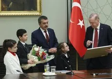 Başkan Erdoğan’a annesiyle resmini hediye eden Buğlem A Haber’de!