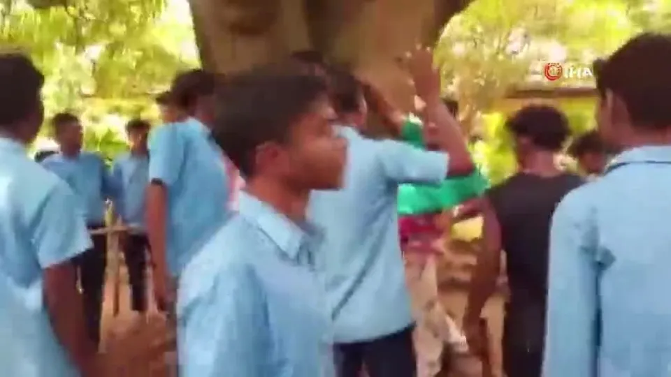 Şoke eden olay! Düşük not veren öğretmenlerine öyle bir şey yaptılar ki...