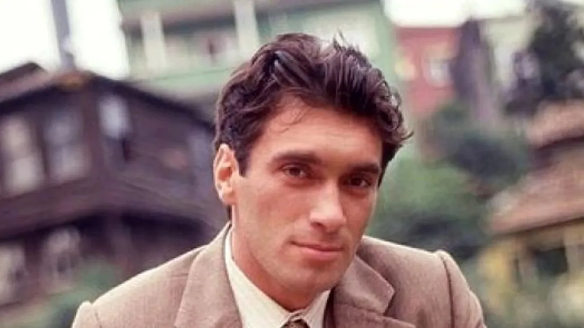 Tarık Tarcan 38 yıl sonra yayınladı! Yeşilçam yıldızları aynı karede! Ahu Tuğba...