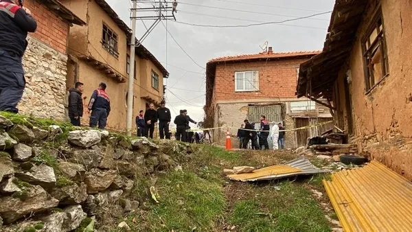 kutahyada-yasli-kadinin-olumunde-korkunc-iddia-annemi-o-ayi-parcaladi-1670317446721.jpg Kütahya’da yaşlı kadının ölümünde korkunç iddia! “Annemi o ayı parçaladı” - 9
