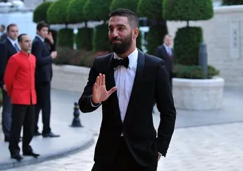 Milli çapkın Arda Turan!