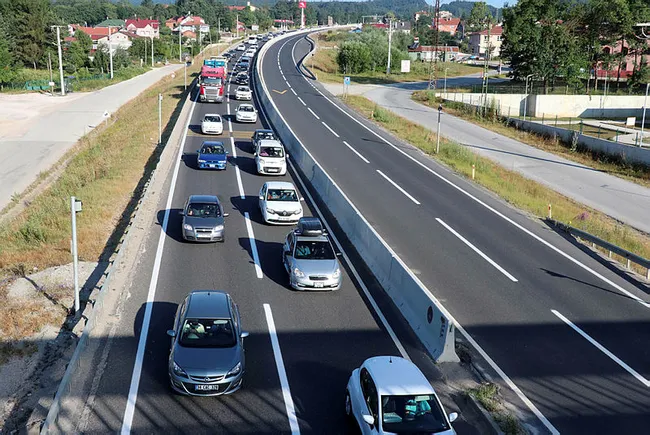 Yola çıkacaklar dikkat! TEM ve D-100 yollarının Bolu Dağı kesiminde yoğunluk hakim