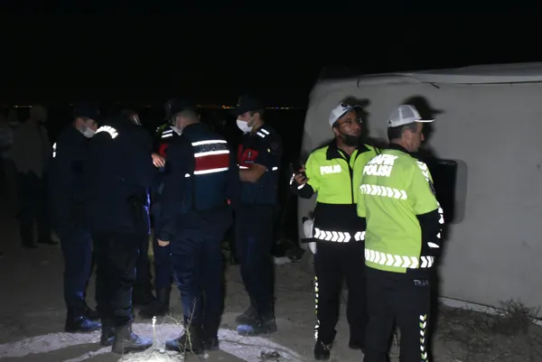 konyada-yolcu-otobusu-devrildi-yaralilar-var-1632109591791.jpg