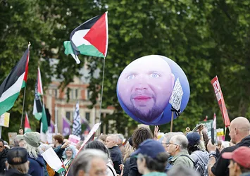 Londra'da Filistin için tarihi gece! Ünlü isimler Gazze için sahneye çıktı: 1,5 milyon sterlin...