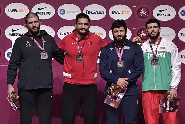 31-yil-sonra-avrupa-sampiyonu-olan-serbest-gures-milli-takimi-yurda-dondu-taha-akgulden-a-habere-ozel-aciklama-1708352483352.jpg 31 yıl sonra Avrupa şampiyonu olan Serbest Güreş Milli Takımı yurda döndü! Taha Akgül'den A Haber'e özel açıklamalar... - 1