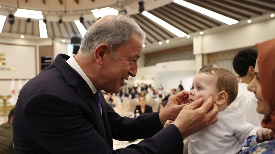 Bakan Hulusi Akar: Pençe-Kilit'te teröristler yoğun zayiat verdi