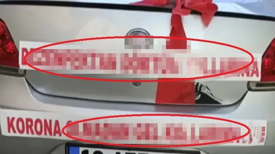 Gelin arabasına öyle bir şey yazdı ki... Görenler hayretler içinde kaldı!