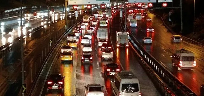 Yola çıkacaklar dikkat! Deniz ulaşımına olumsuz hava engeli | İstanbul’da trafik yoğunluğu yaşanıyor | İşte iptal olan seferler