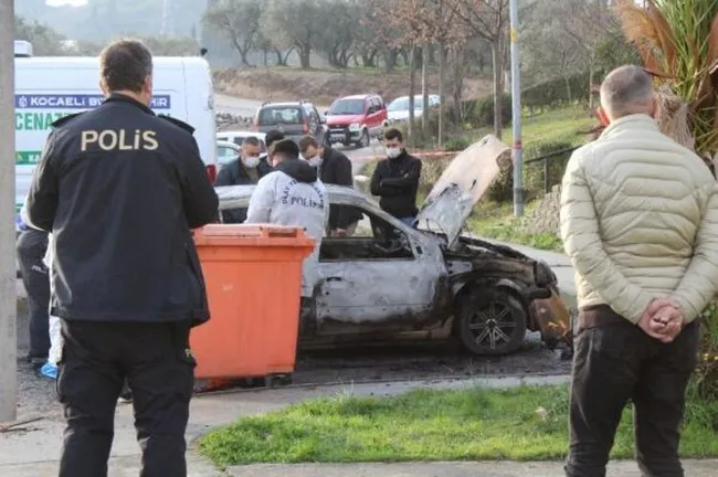 Kocaeli'de park halinde yanan araçta ceset bulundu! - 6