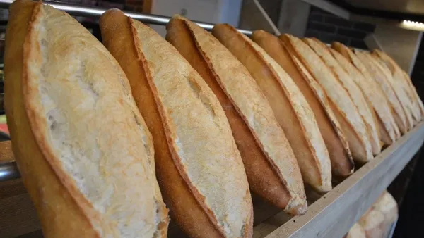 Suriye'de ekmek krizi! Karaborsaya düştü - 1