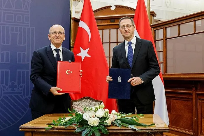 Bakan Şimşek’ten Macaristan’da diplomasi trafiği! Maliye Bakanı Varga ile bir araya geldi | Mutabakat zaptı imzalandı