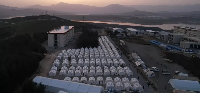 Diyanet personeli Kahramanmaraş'taki depremzedeleri yalnız bırakmıyor