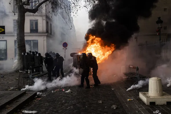 HDP’den Fransa’daki terör eylemlerine destek: Paris yanıyor bırakın yansın