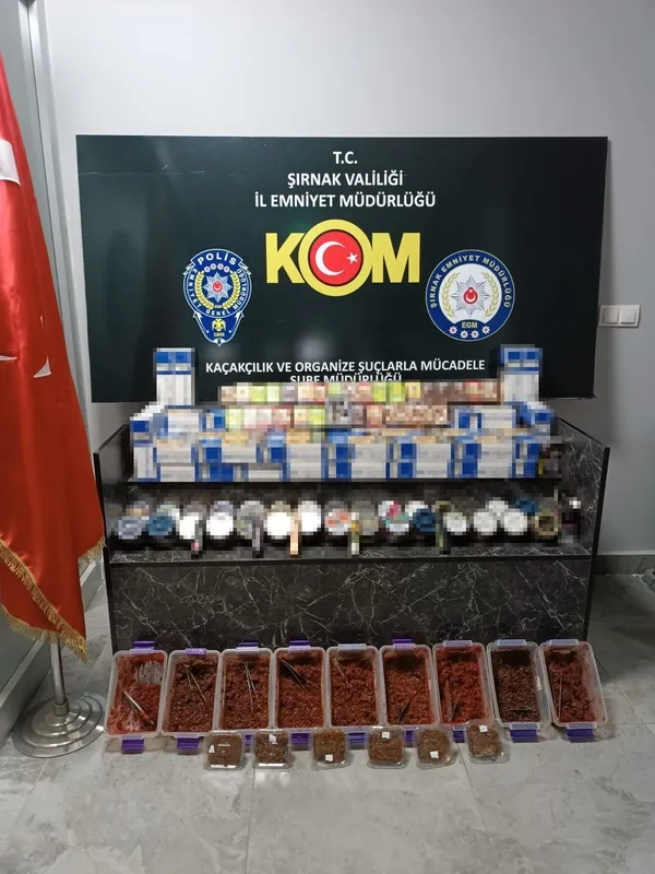 sirnakin-6-ilcesinde-kacakcilik-ve-asayis-operasyonu-cok-sayida-gozalti-1668431908237.jpg Şırnak’ın 6 ilçesinde kaçakçılık ve asayiş operasyonu: Çok sayıda gözaltı - 2