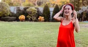Ünlü oyuncu anne oldu! İşte bebeğinin ismi…