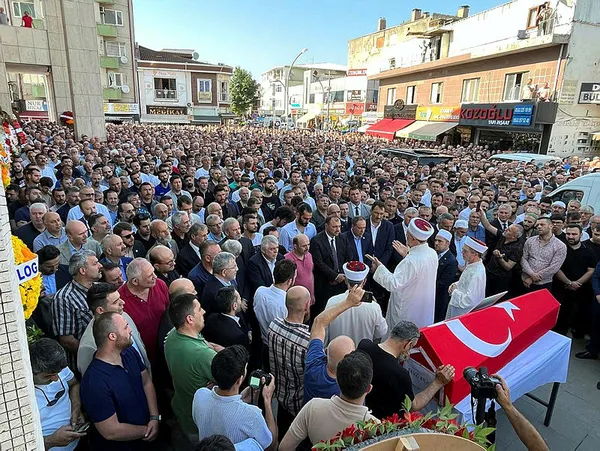 Vefat eden AK Partili Erenler Belediye Başkanı Fevzi Kılıç son yolculuğuna uğurlandı - 4