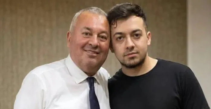 cemal-enginyurtun-eski-danismaninin-savcilik-ifadesi-ortaya-cikti-kirli-para-agi-desifre-oldu-gece-kulubunden-1788082242633.jpeg Gözaltına alınan Cemal Enginyurt’un oğlu adli kontrol kararı ile serbest bırakıldı.