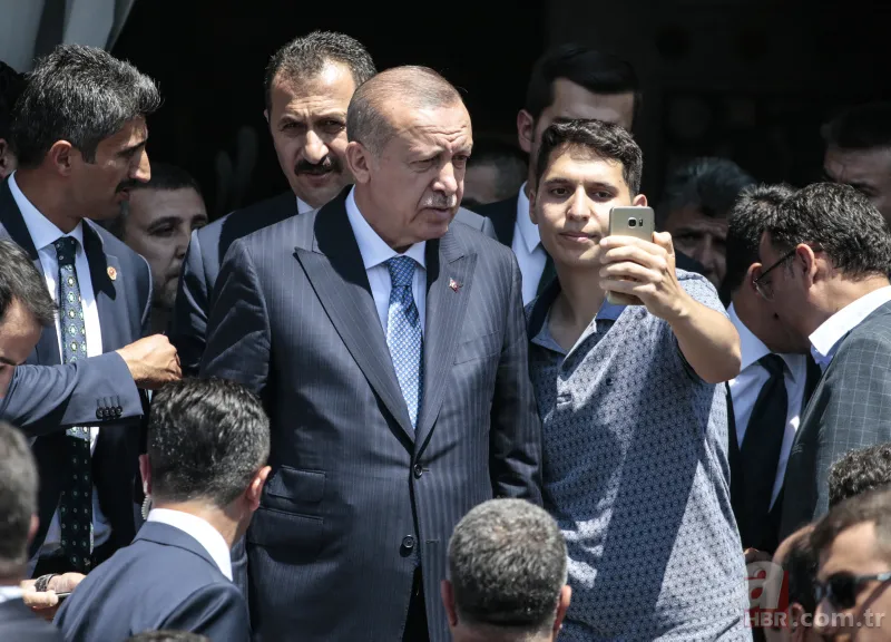 Başkan Erdoğan'a cuma namazı çıkışı vatandaşlardan yoğun ilgi 1