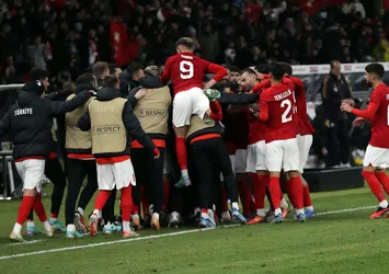 Türkiye Almanya’ya önce masada sonra sahada galip geldi: Bizim Çocuklar yıktı geçti, gurbetçiler sokaklara döküldü | A Haber görüntüledi