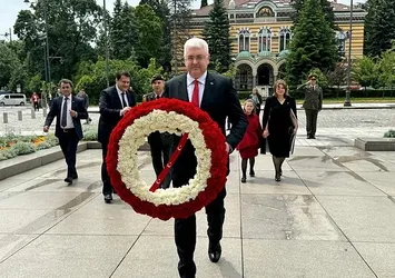 Türkiye'nin Sofya Büyükelçisi Uyanık'tan Radev'e güven mektubu! Büyükelçi Uyanık Cumhurbaşkanlığı binasına TOGG ile gitti