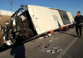 Afyonkarahisar'da otobüs devrildi: 30 yaralı