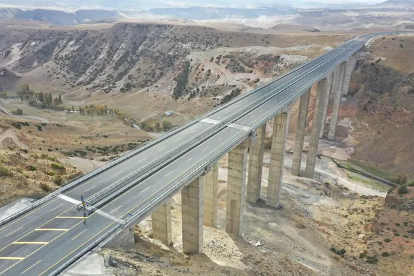kars-erzurum-arasi-ulasim-25-dakikaya-iniyor-ulastirma-ve-altyapi-bakani-adil-karaismailoglu-duyurdu-dev-proje-1667816121214.jpeg Kars-Erzurum arası ulaşım 25 dakikaya iniyor! Ulaştırma ve Altyapı Bakanı Adil Karaismailoğlu duyurdu: Dev proje hizmete açıldı - 2