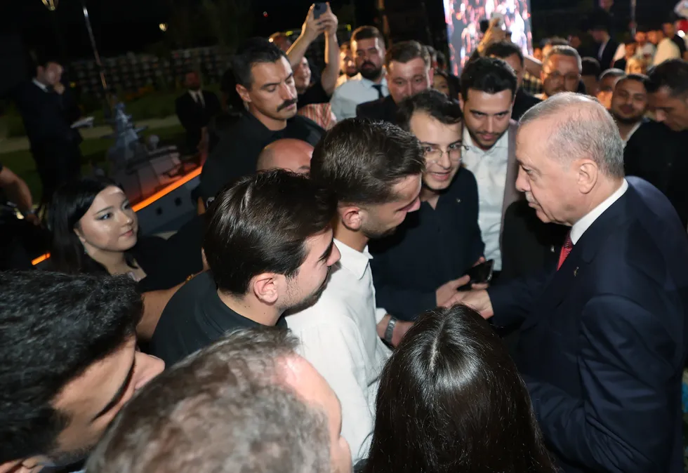 baskan-erdogan-genclerle-bas-basa-teror-belasi-bitti-hedef-kuresel-olcekte-huzur-1789417189652.jpg Başkan Erdoğan gençlerle baş başa: “Terör belası bitti, hedef küresel ölçekte huzur” - 5