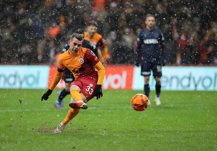 galatasaray-trabzonspor-canli-skor-aslantepede-dev-mac-1642959292055.jpg Galatasaray-Trabzonspor: 1-2 (MAÇ SONUCU ÖZET) - 3