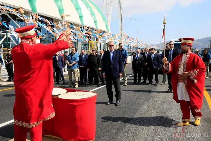 Cumhurbaşkanı Erdoğan, Manisa’da Akhisar Belediyespor oyuncuları tarafından karşılandı