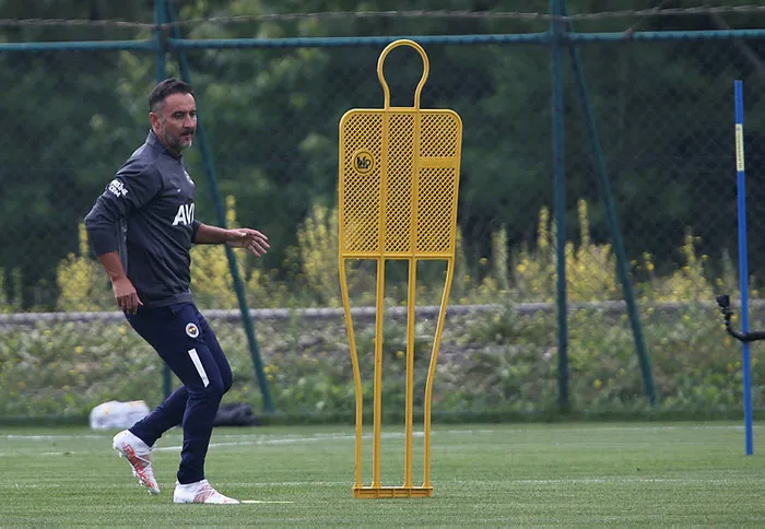 Fenerbahçeli futbolcu Mesut Özil’den flaş Vitor Pereira açıklaması