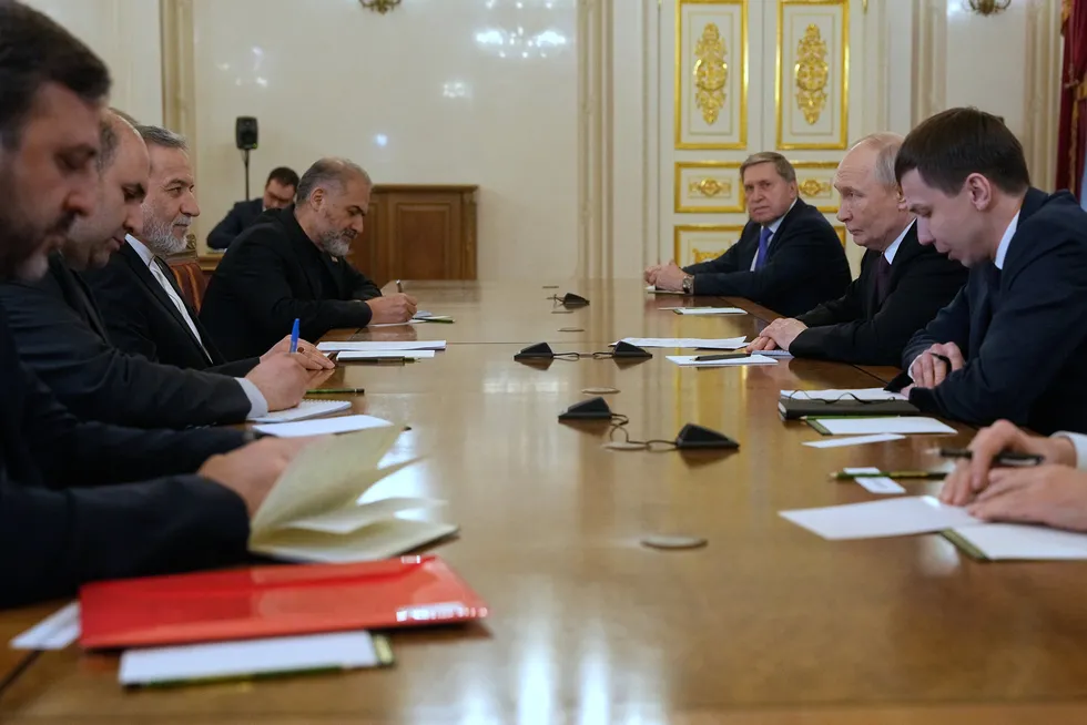 putin-arakci-gorusmesinin-sifreleri-iran-ve-rusyadan-abdye-uranyum-ultimatomu-1777408112669.jpg Akademisyen- Hukukçu Doç. Dr. Levent Ersin Orallı, Arakçi'nin Putin ile görüşmesinde ABD Başkanı Trump'a önemli bir mesaj verdiğini vurguladı. (Foto: EPA)