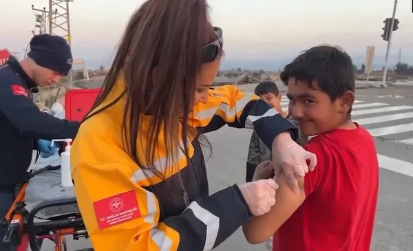 Sağlık Bakanı Fahrettin Koca: Deprem bölgesinde tetanos riskine karşı aşılama başladı