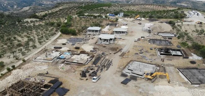 Asrın felaketinin vurduğu Hatay’da köy evleri hızla yükseliyor! Çalışmalar drone ile böyle görüntülendi