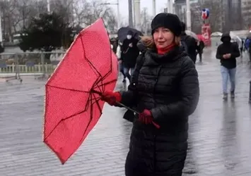 İstanbul'da sert rüzgar etkili oldu